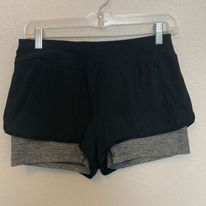 North Face Short Size Medium Black/Gray